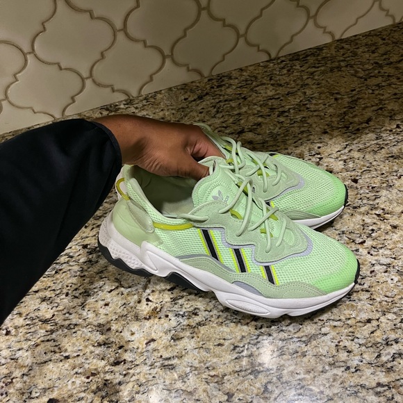 Adidas Ozweego - Picture 1 of 4